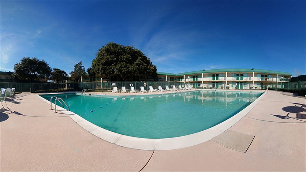 Texas Inn & Suites Denton Exterior foto